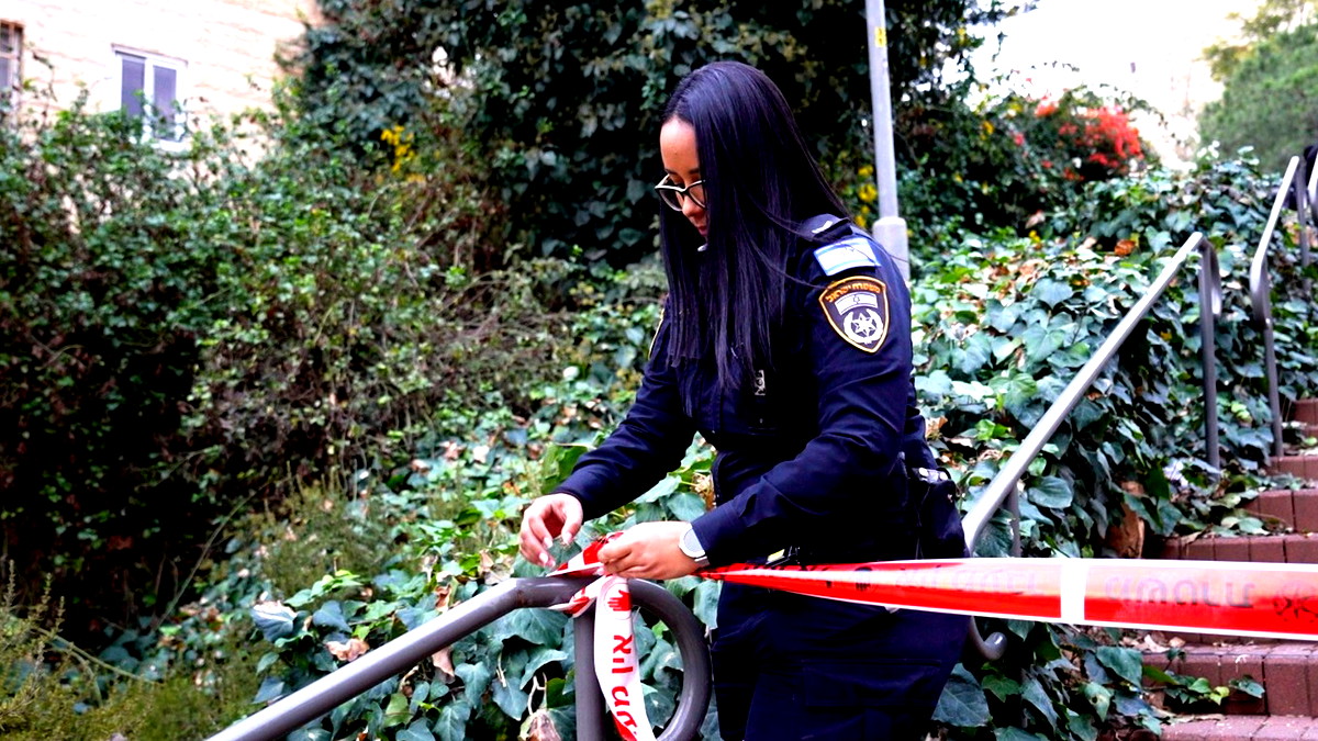 القدس: اصابة شرطية بجراح خطيرة باطلاق نار