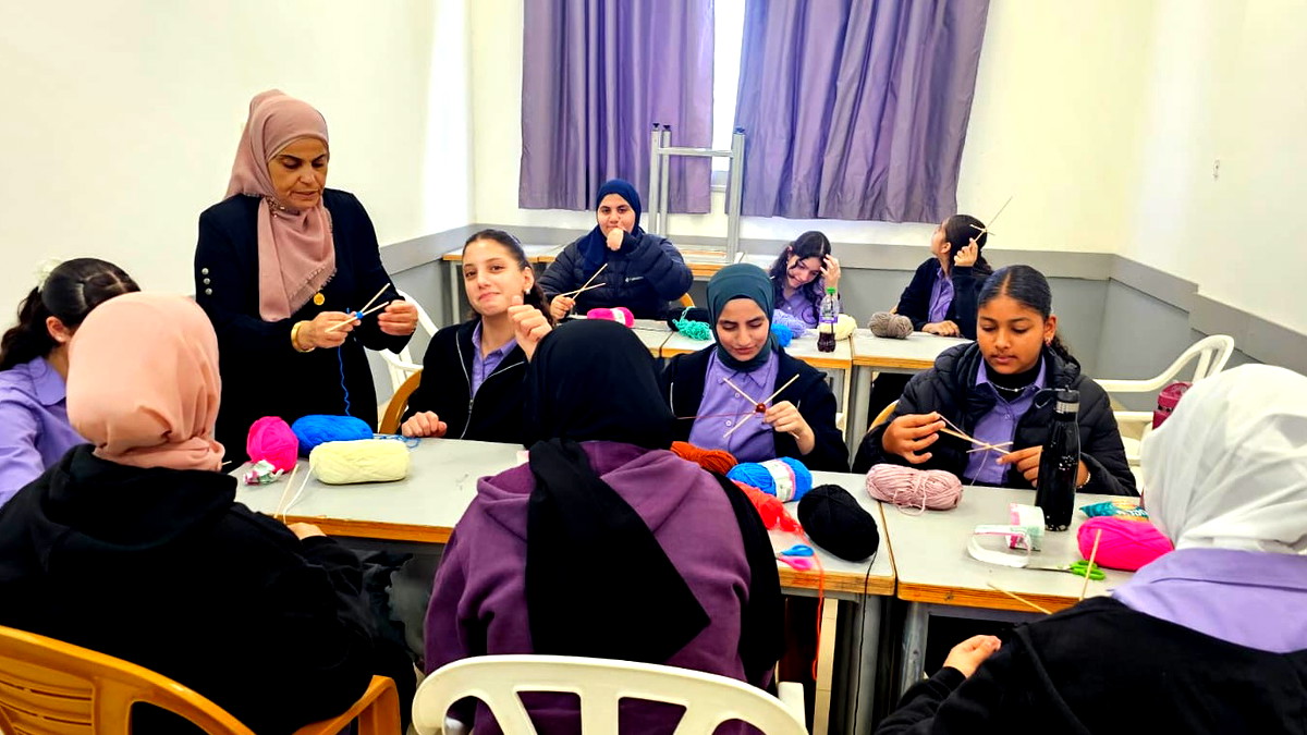 المركز الجماهيري أم الفحم يستضيف طالبات الثامن من المدرسة الأهلية الإعدادية في سلسلة ورشات تفاعلية