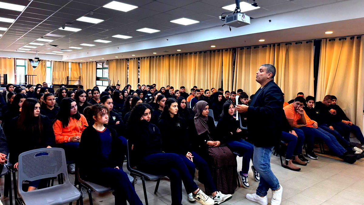 تفاعل كبير مع محاضرة مدرب التنمية البشرية اشرف قرطام في كفر قرع