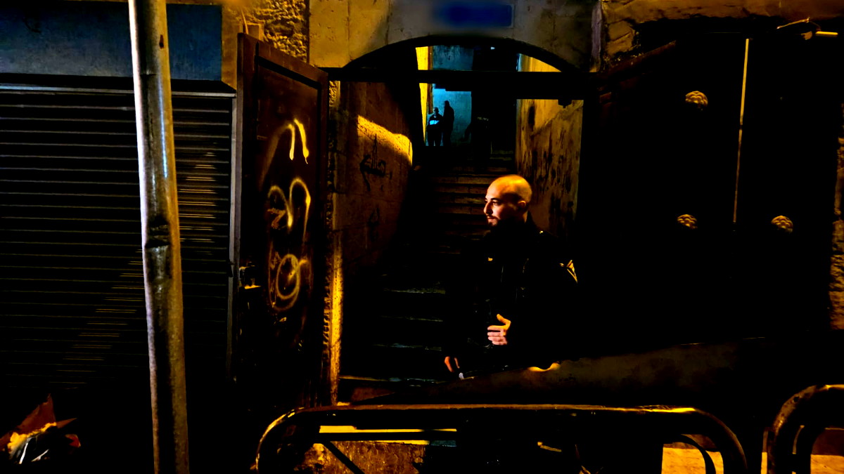 القدس: اندلاع حريق في مبنى سكني واصابة فتى بجراح متوسطة بعد ان قفز من النافذة