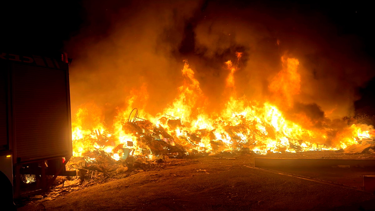 اندلاع حريق كبير بمكب النفايات قرب عسفيا 