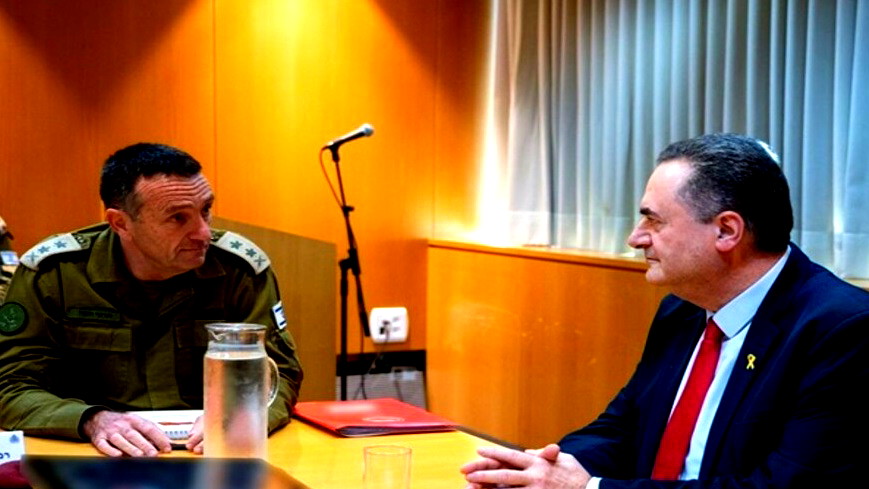 كبار الضباط الإسرائيليين يهاجمون كاتس لتقاعسه: "لم يأت كي يعمل"