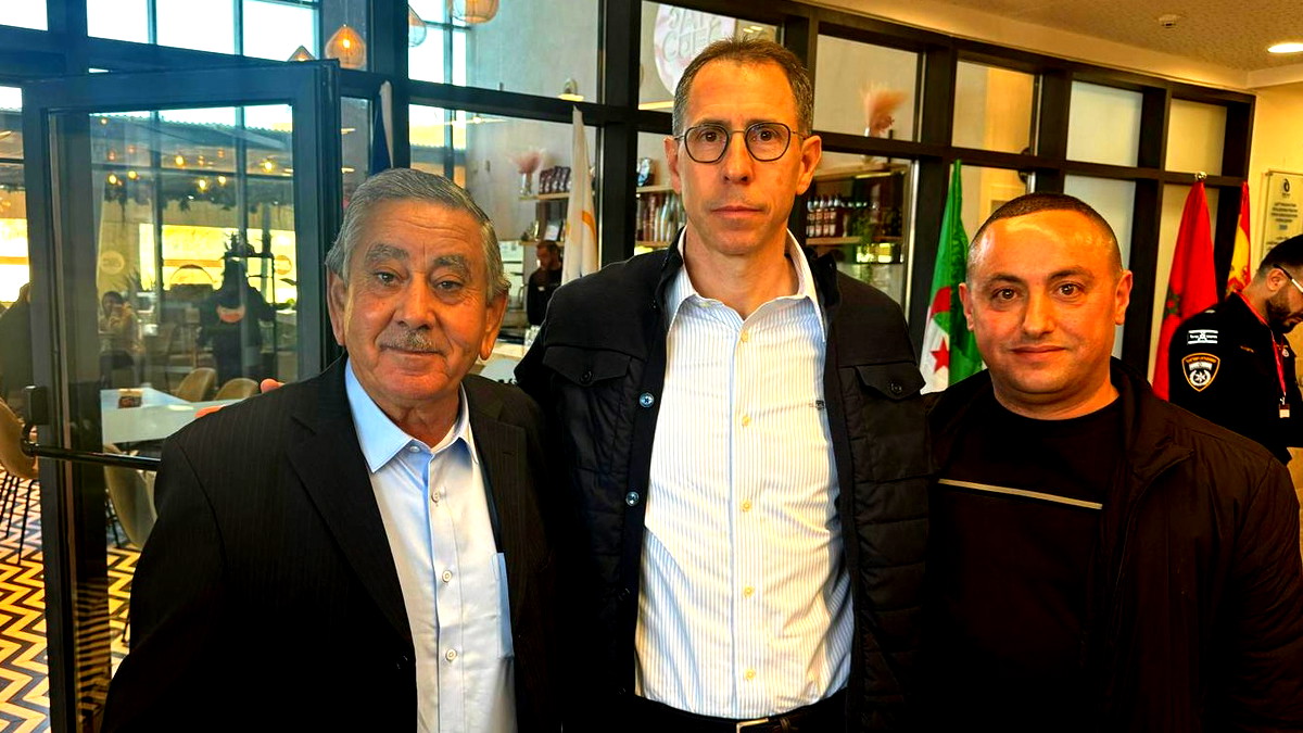 مدير عام شركة المراكز الجماهيرية القطرية يزور رهط ويلتقي رئيسها