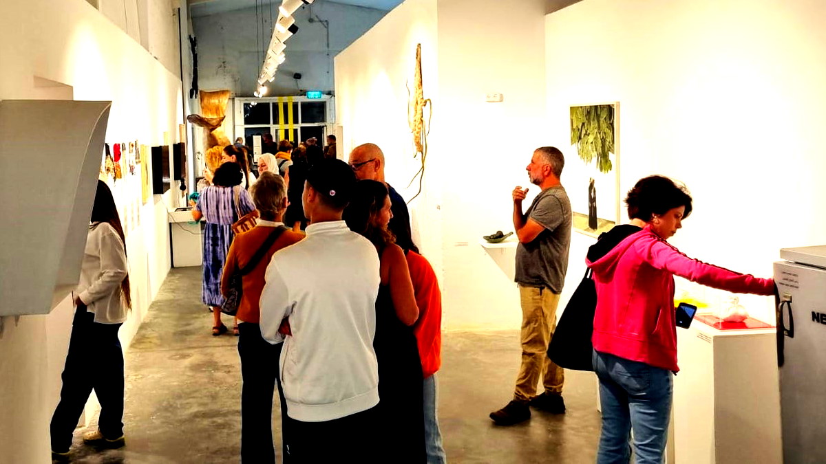 رؤى عميقة ومؤلمة وواعية- أربع شابات عربيات يتألقن في معرض  "آلام الولادة" الفني