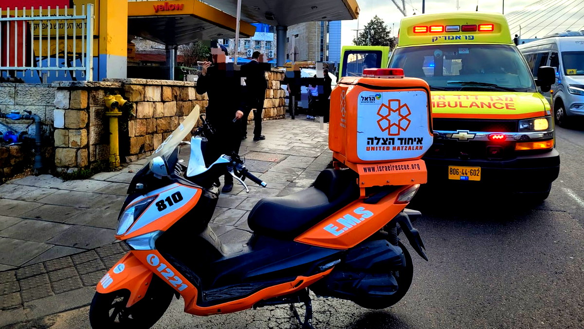 ريشون لتسيون: اصابة عامل (28 عامًا) بجراح خطيرة جراء سقوطه عن سلم