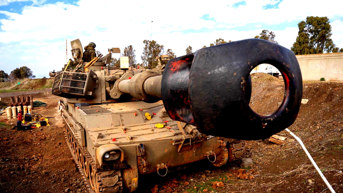 خشية من انهيار نظام الأسد... الجيش الإسرائيلي يعزز قوّاته الجوّيّة والبرّيّة في الجولان