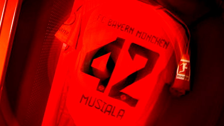 موسيالا ينقذ بايرن أمام هايدنهايم ويعزّز صدارته بعد تعثر فرانكفورت