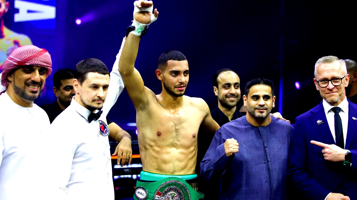 انجاز تاريخي - الملاكم القسماوي محمد اكرامي عيسى يفوز ببطولة العالم للملاكمة في دبي 