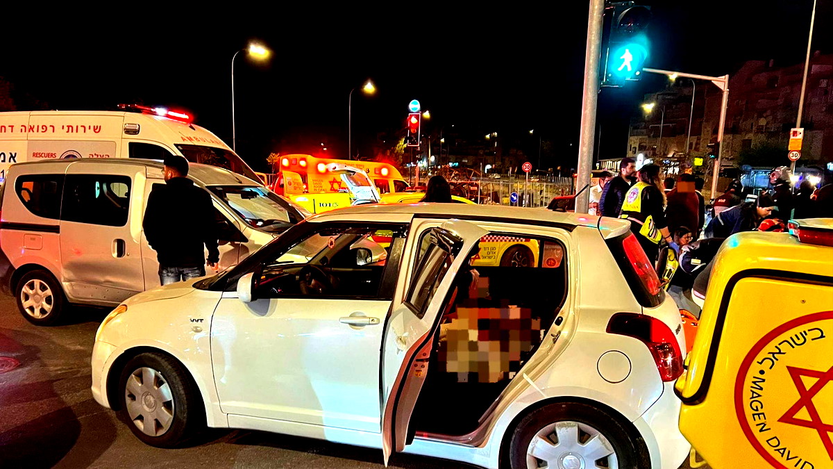 القدس: اصابة شاب (25 عامًا) بجراح حرجة اثر حادث طرق