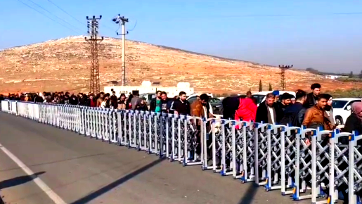 بعد سيطرة المعارضة على العاصمة دمشق- مئات اللاجئين بدأوا بالعودة إلى الأراضي السّورية عبر الحدود التركية