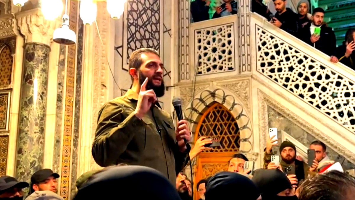 أحمد الشرع: نبارك لأهلنا في دير الزور التحرير بعد الصبر والهجرة... سنلاحق كل من ثبت تورطه في تعذيب السجناء