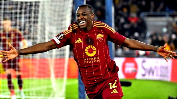 تسبب بهدف وبطاقة حمراء.. سعود عبد الحميد يقود روما للفوز على براغا