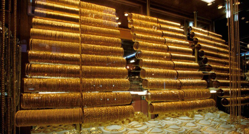 أسعار الذهب: انخفاض في أسعار الذهب جرّاء التقلبات العالمية في سوق المعادن (\u0639.\u0639)