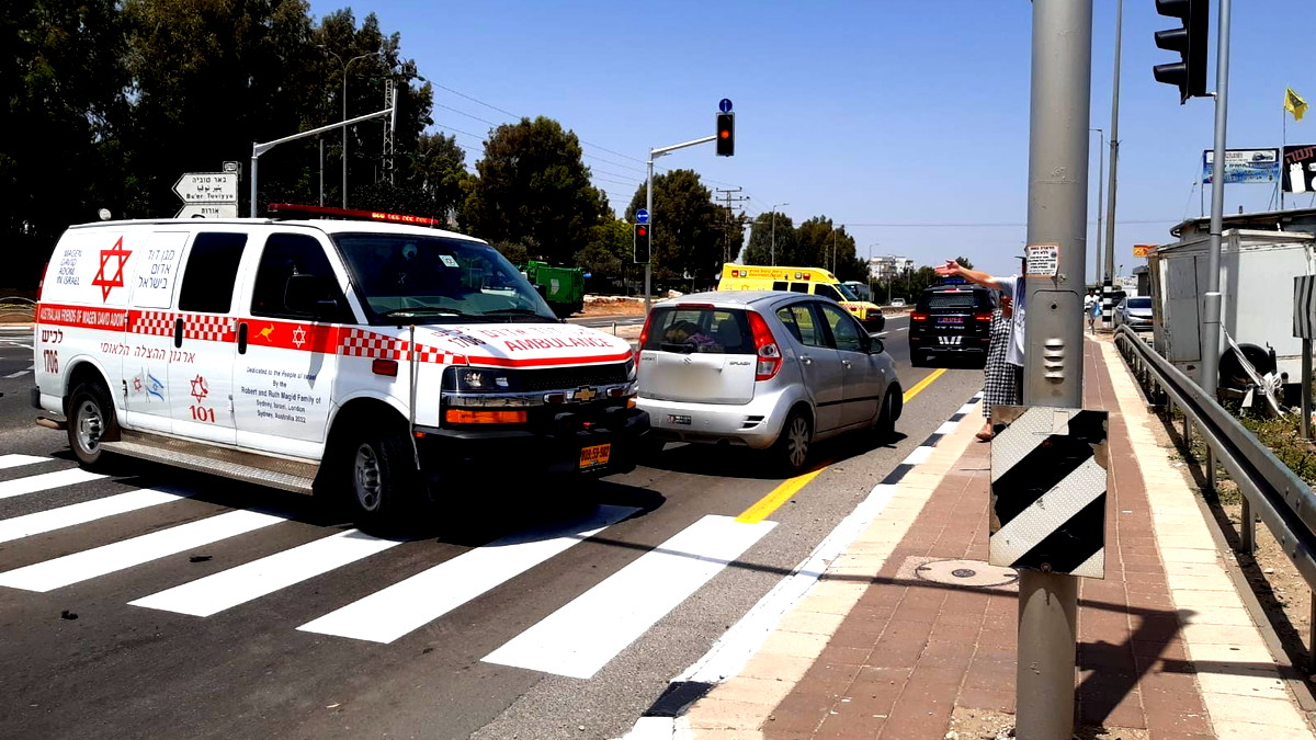 إصابة عامل (46 عامًا) بجراح متوسطة إثر سقوطه عن تراكترون في المنطقة الصناعية بأشكلون