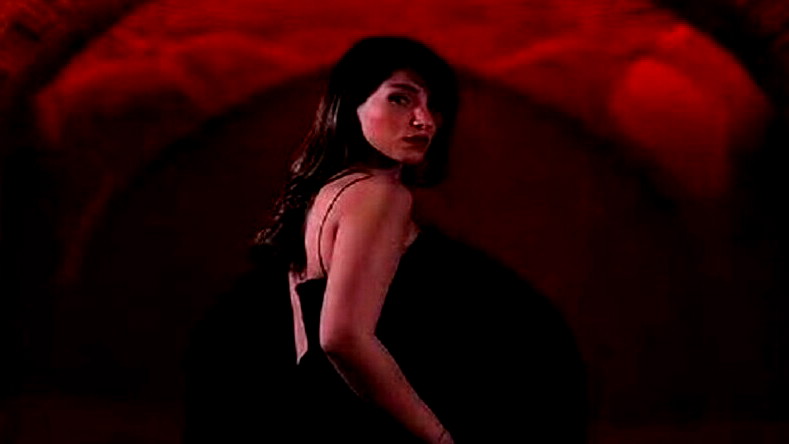 إيران.. الأمن يعتقل مغنية بعد عرض بدون حجاب.. والناشطون يشيدون بشجاعتها (فيديو)