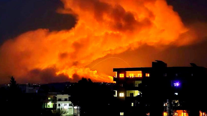 وسائل إعلام: قصف إسرائيلي عنيف على محافظات حماة وحمص وطرطوس