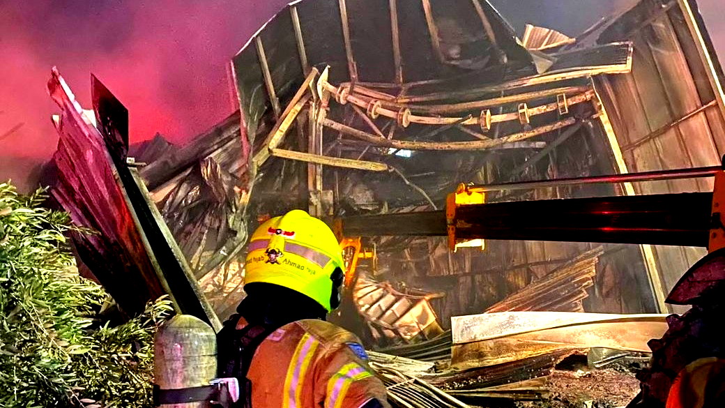 حريق كبير في مخزن لمواد عازلة في بلدة كفرقرع