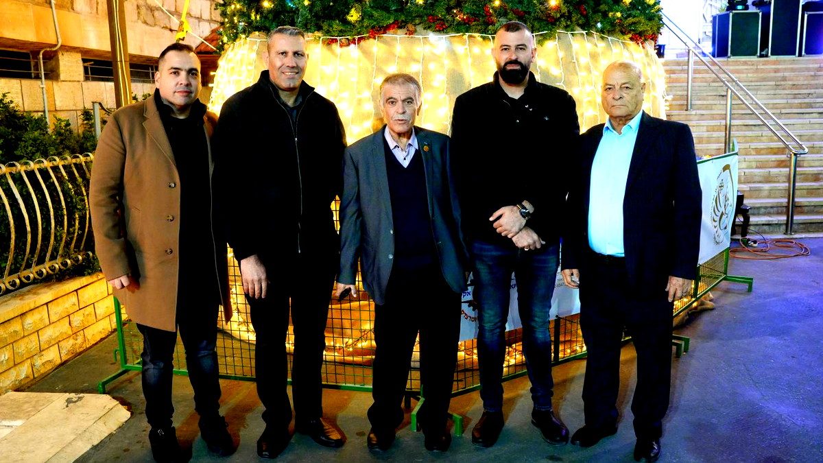 إضاءة شجرة الميلاد في ساحة دير اللاتين في يافة الناصرة بمبادرة من جمعية ارام وكنيسة مار يوحنا الحبيب 