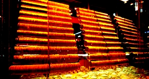 مستقبل الذهب كملاذ آمن 2025 : ما دور تراجع الدولار وعوائد السندات في تعزيز جاذبيته؟