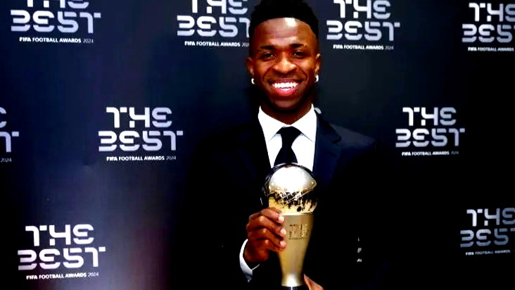 فيفا ينصف فينيسيوس جونيور ويمنحه جائزة "الأفضل" لعام 2024