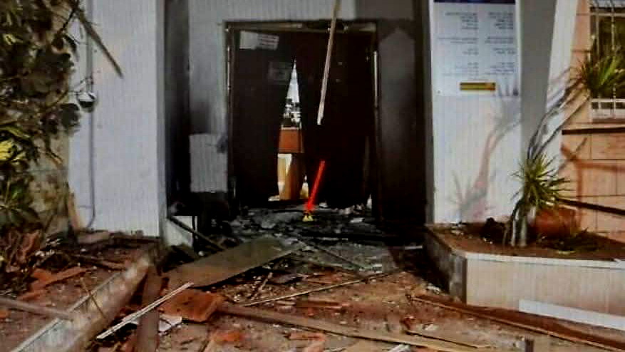 بعد أن هرب إلى المغرب- القبض على شاب وتقديم لائحة اتهام له بشبهة تفجير مكاتب وزارة الصحة في الناصرة