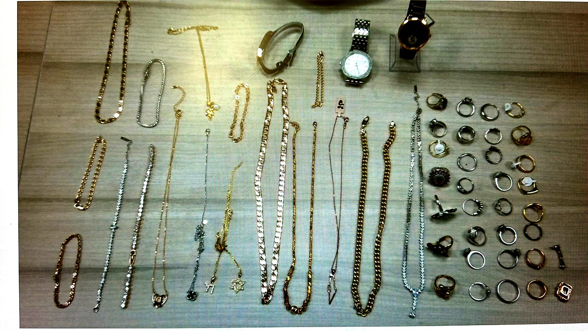 حيفا: القبض على 3 قاصرين (12 عامًا) بتهمة سرقة محل مجوهرات في مركز تجاري بقيمة 100 ألف شيكل 