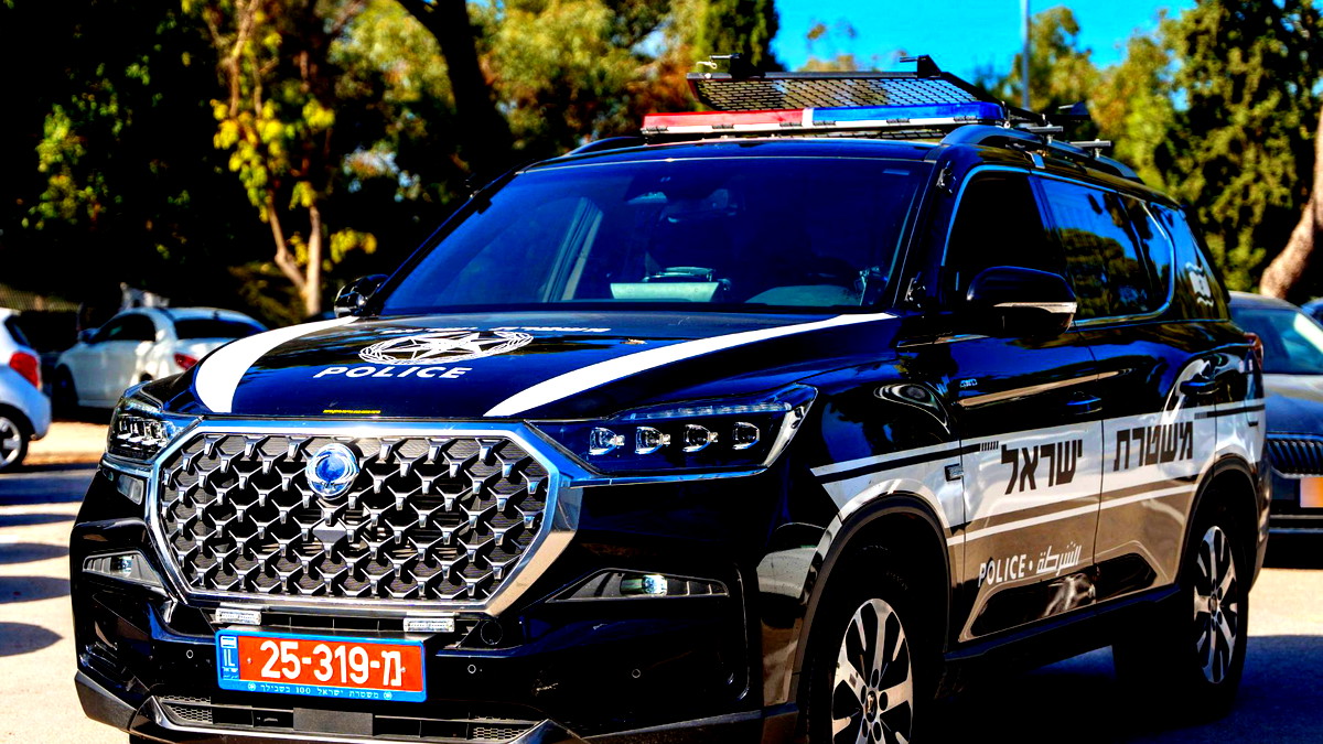 ضُبط يقود وباب المركبة كان مفتوحًا! اتّهام رجل (60 عامًا) من بئر المكسور بالقيادة المتهورة وبرخصة مسحوبة