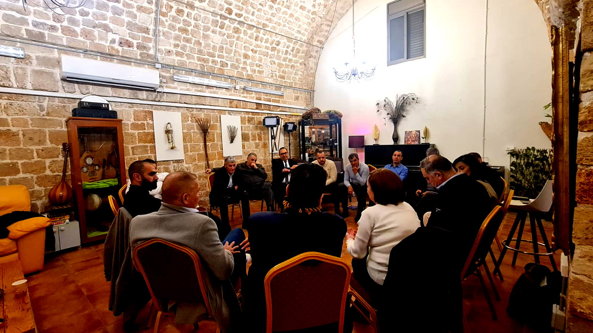 عكّا: منتدى أعضاء المجالس البلدية في المدن المختلطة يعقد جلسة بهدف تعزيز العمل المشترك ومواجهة التحديات