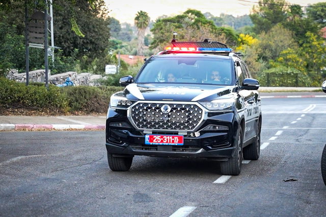 اعتقال شابين في العشرينيات من عمرهما بشبهة القاء زجاجات حارقة خلال تشييع جنازة في بلدة جسر الزرقاء