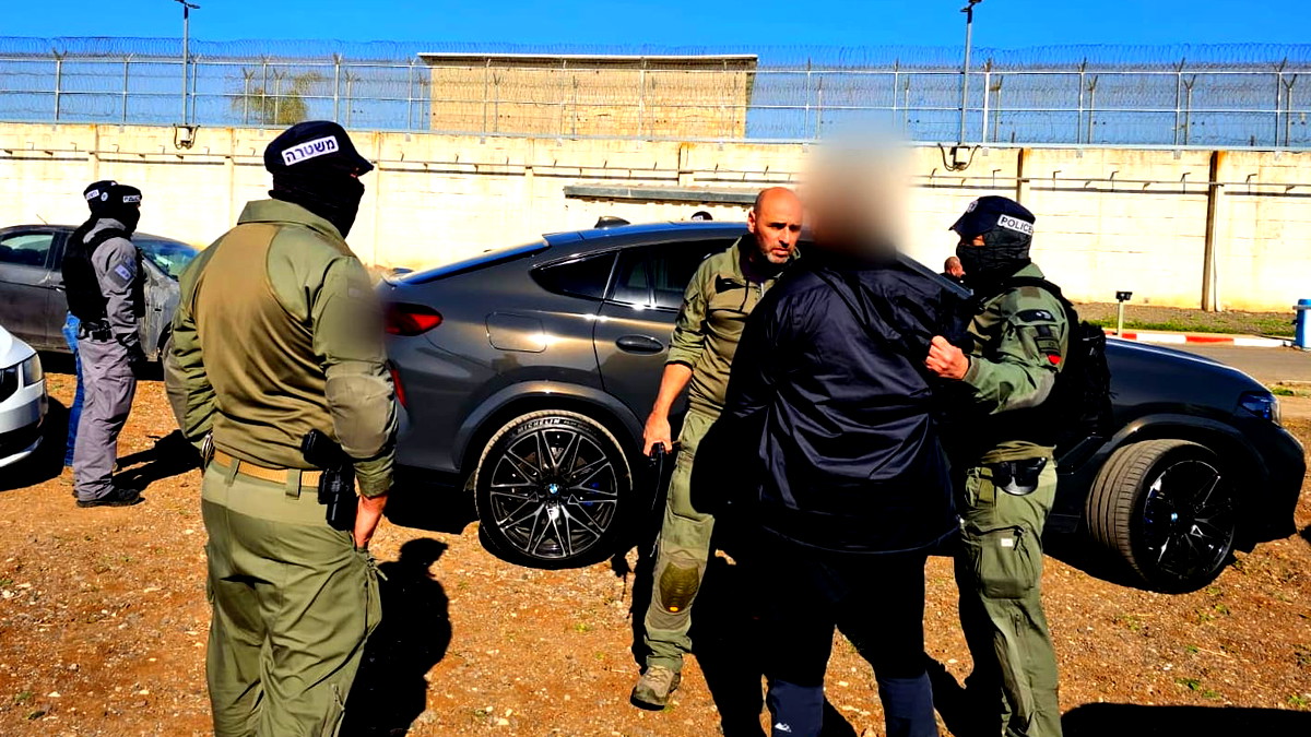 تنظيم حفلة بمناسبة إطلاق سراح رئيس منظمة إجرامية- الشرطة في بيان " اعتقال رئيس المنظمة و5 مشتبهين" 