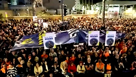 تظاهرات في تل أبيب مطالبة بصفقة للإفراج عن الأسرى