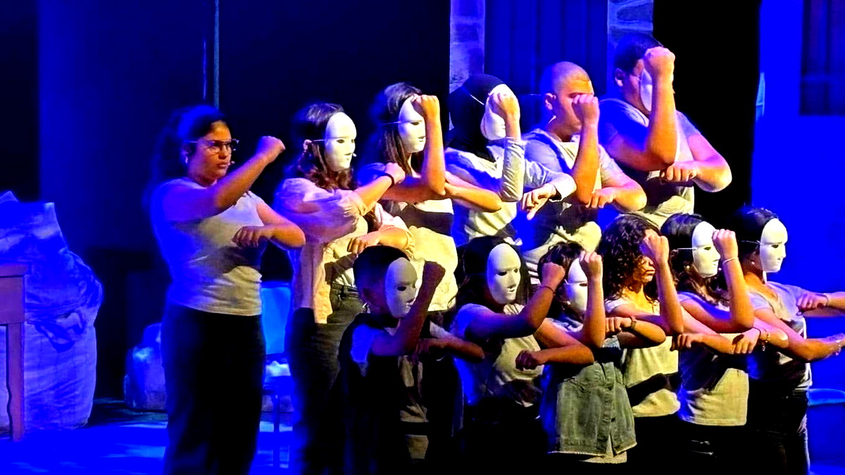 مواهب أم الفحم تبهر الجمهور في عرض مسرحي استثنائي: ختام مميز للفصل الأول