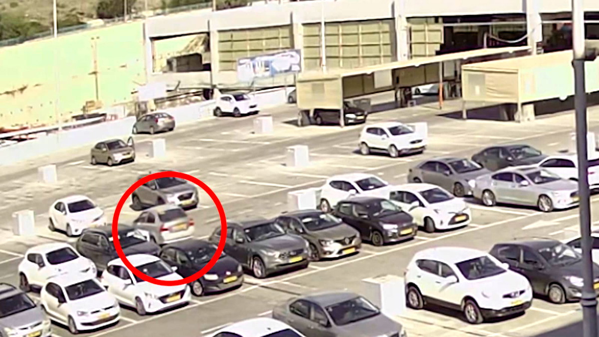 توثيق فيديو - اتهام شابين من الناصرة ويافة الناصرة بوضع عبوة ناسفة داخل سيارة قرب مجمع تجاري في نوف هجليل