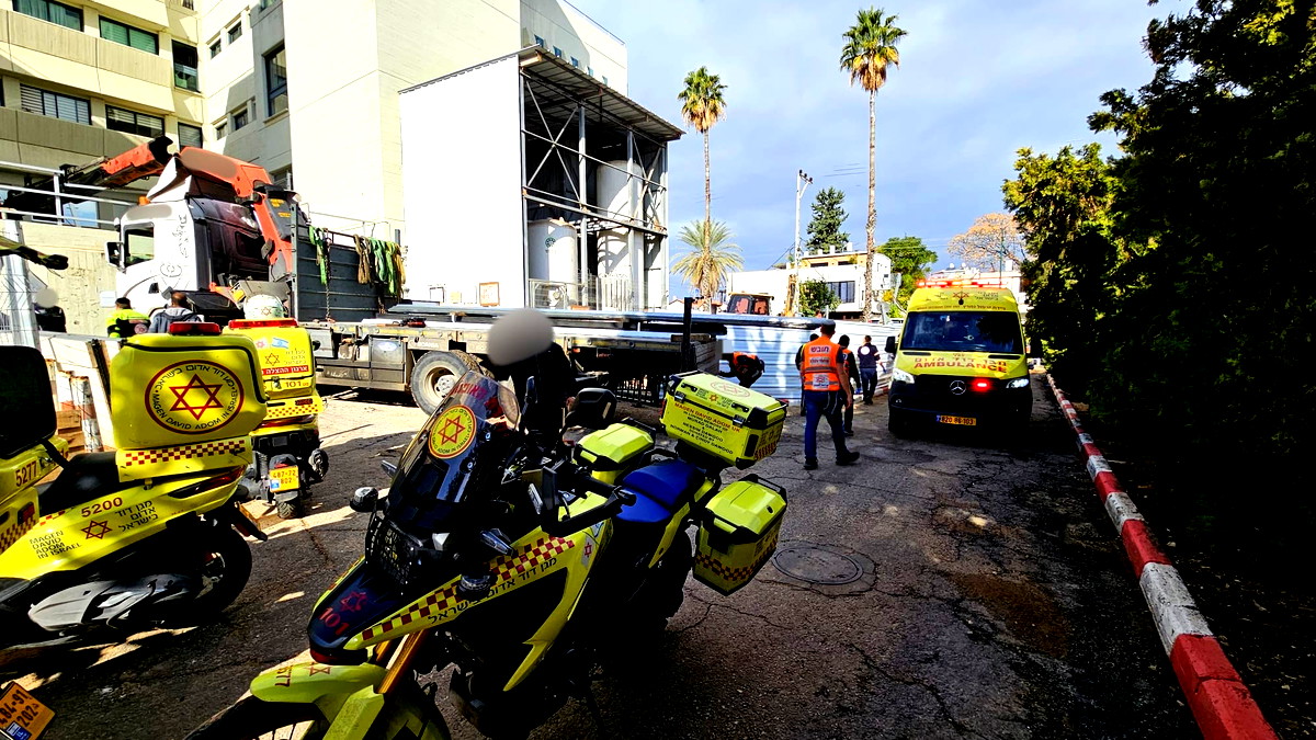 إصابة عاملين (50 عامًا) بجروح متوسّطة خلال عملهما بورشة بناء في منطقة المركز