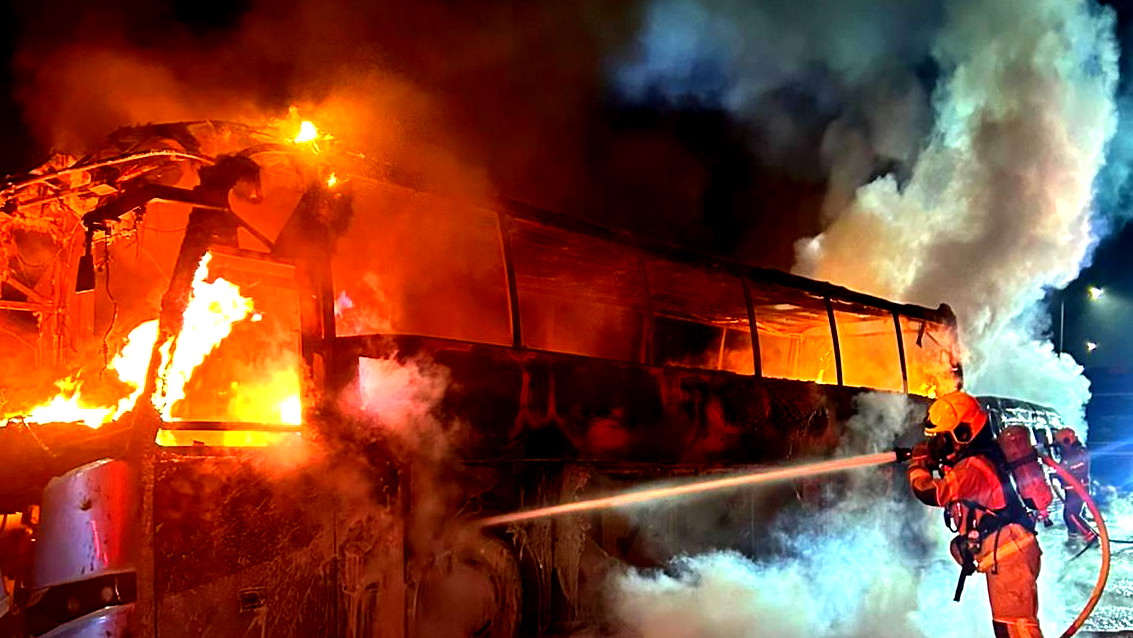 الفرَيديس: نشوب حريق في 3 حافلات... لا إصابات في المكان 