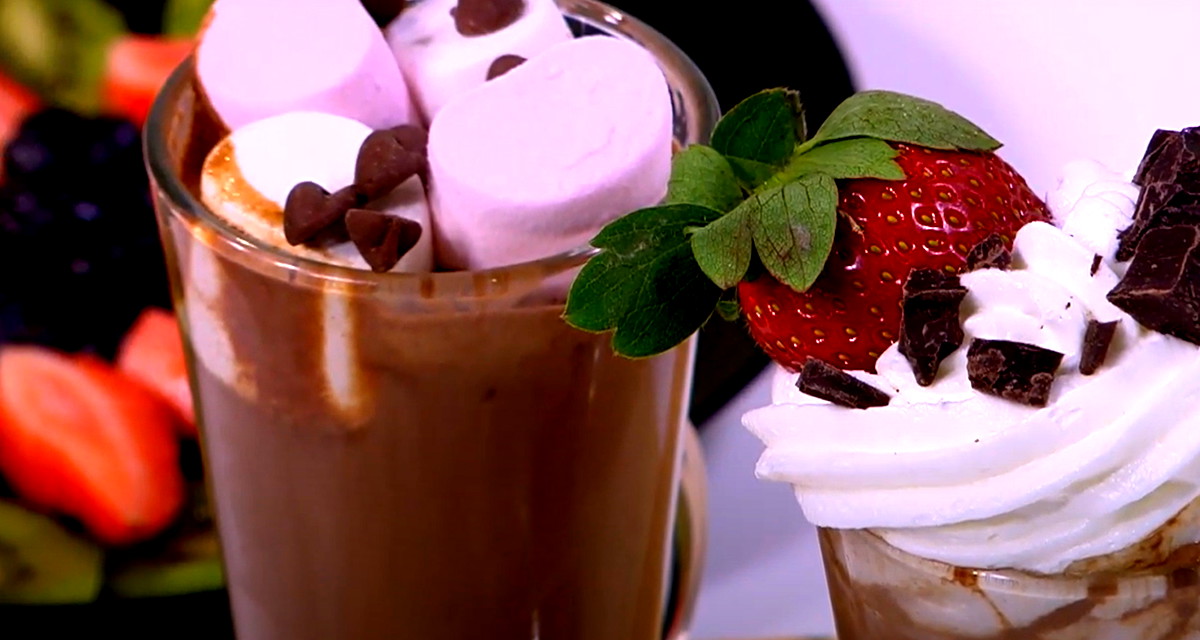 5 طرق مبتكرة لتحضير مشروب الشوكولاتة الساخنة المثالية لفصل الشتاء 