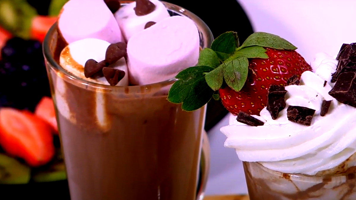 5 طرق مبتكرة لتحضير مشروب الشوكولاتة الساخنة المثالية لفصل الشتاء