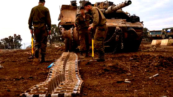 دبابات إسرائيلية تتوغل في عمق مدينة القنيطرة وتحاصر مباني حكومية 