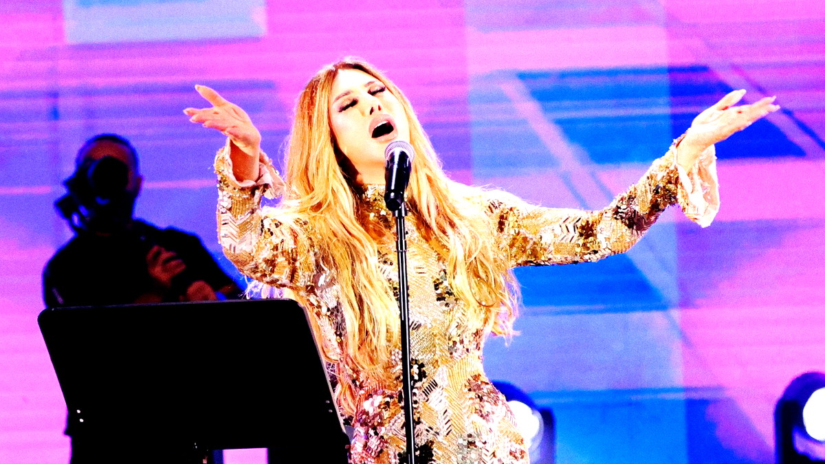 نجوى كرم تشعل ليالي دبي وأبوظبي بثلاث حفلات جماهيرية بالإمارات