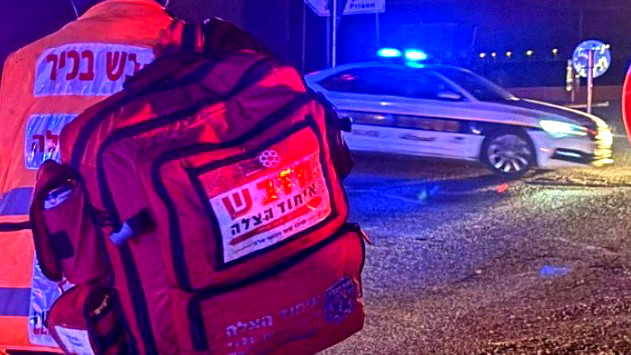 إصابة شاب بجروح خطيرة في حادث دراجة نارية قرب يوكنعام