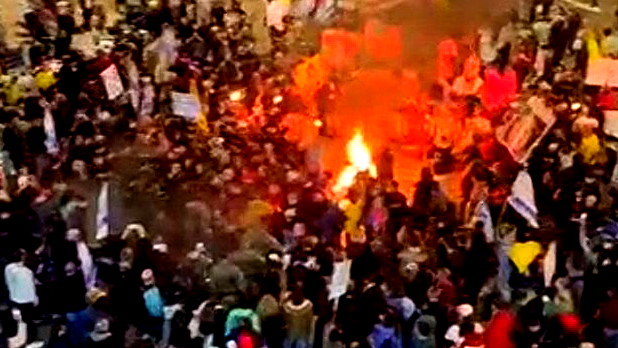 اعتقال 5 متظاهرين خلال احتجاجات في تل أبيب للمطالبة بصفقة تبادل