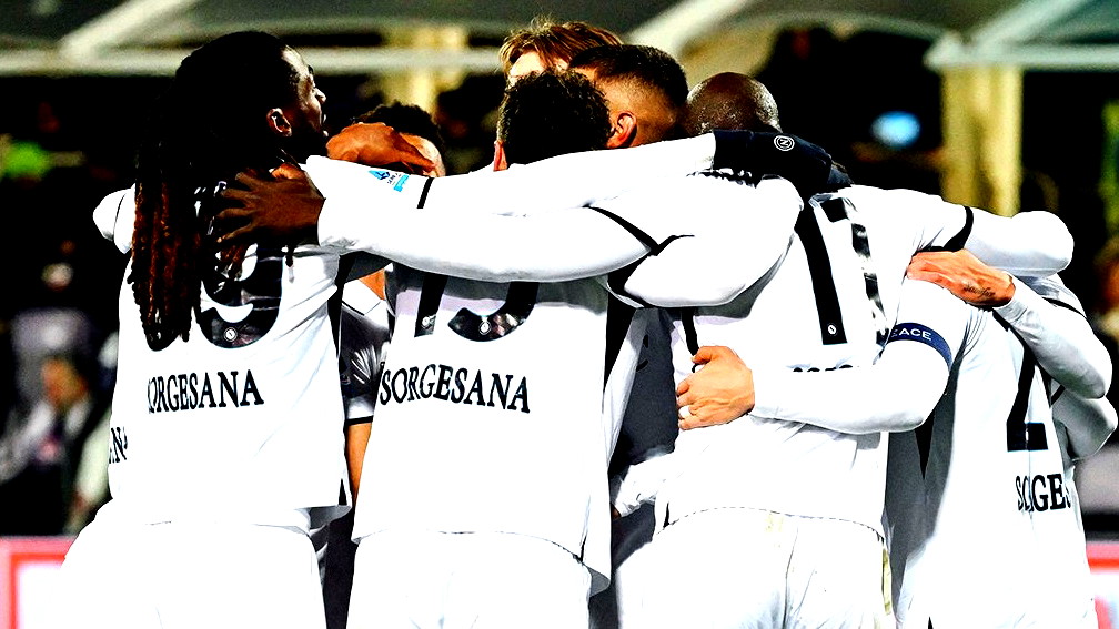 نابولي يُمطر شباك فيورنتينا بثلاثية ويتصدر الكالتشيو