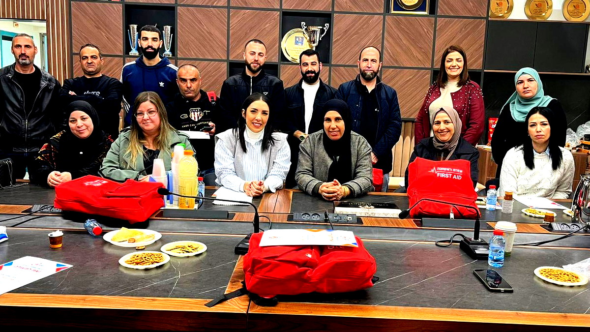 توزيع شهادات إنهاء دورات الطوارئ والإسعاف الأولي في البلدات العربية