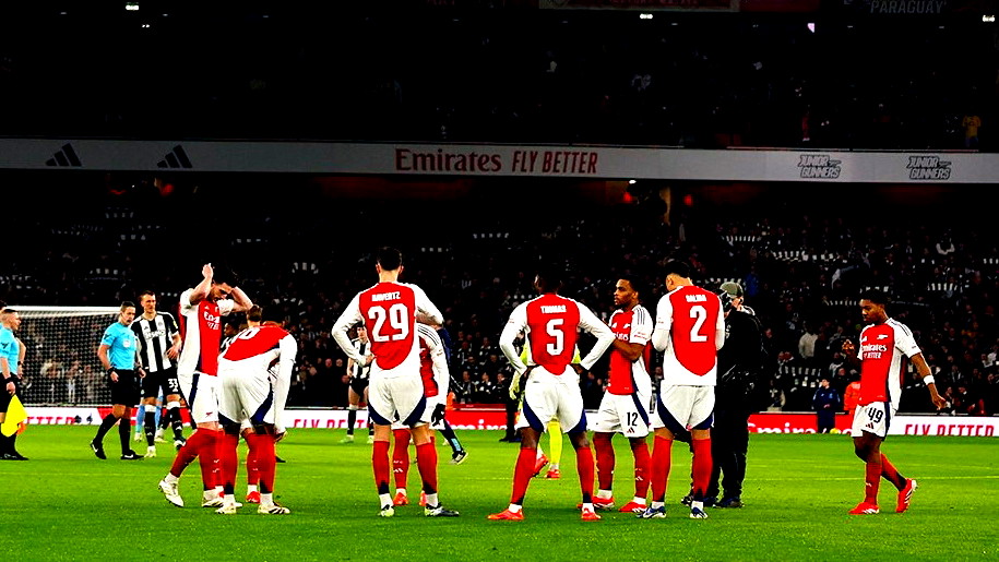 نيوكاسل يصعق أرسنال ويقترب من نهائي كأس الرابطة