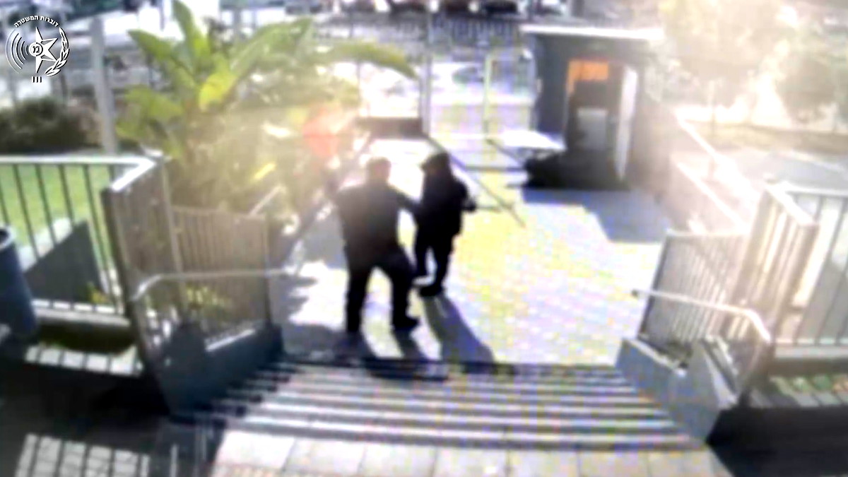 اتهام شاب من نحف بطعن شرطي وحارس أمن في مركز شرطة كرميئيل