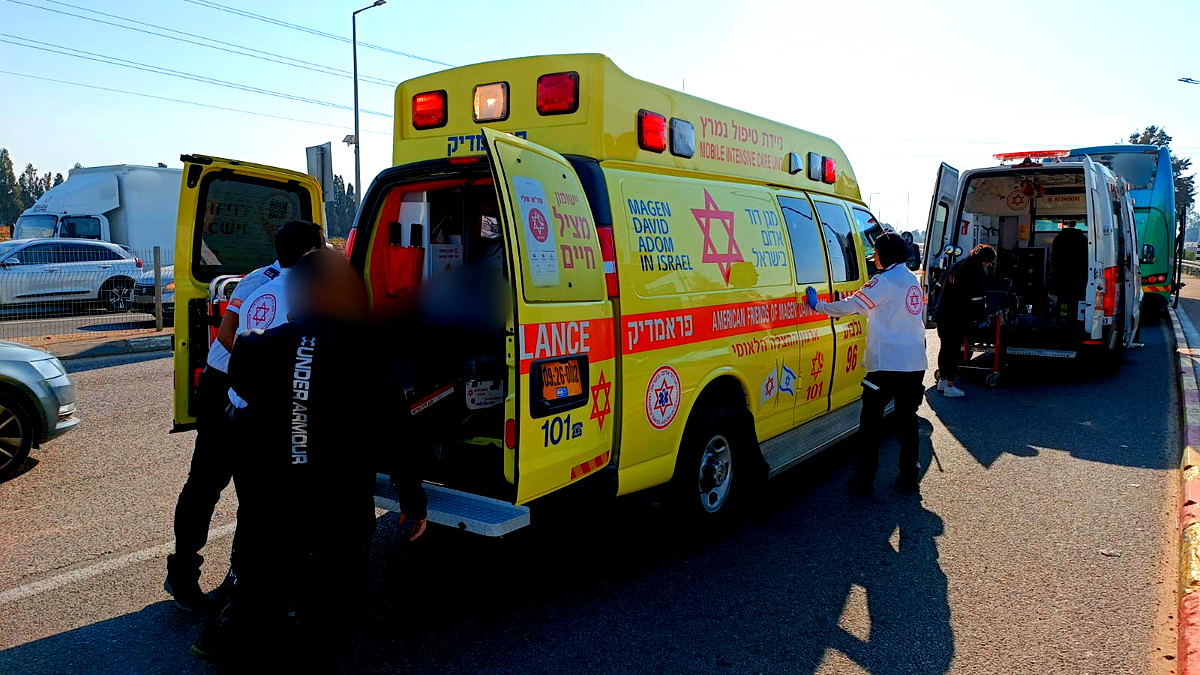 إصابة عامل (52 عامًا) من آلة حادة خلال عمله بورشة بناء في برديس حنا