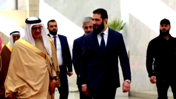 وزير الخارجية البحريني يزور دمشق ويجتمع مع مسؤولي الإدارة السورية الجديدة