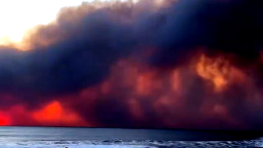 فيديو| اندلاع حريق ضخم في لوس انجلوس الامريكية... دمار واسع واجلاء الالاف