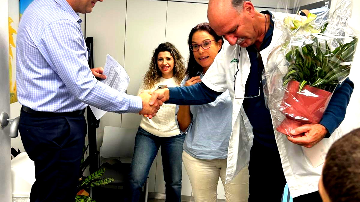 حفل تكريم مميز للدكتور مطانس سليم بعد أكثر من ثلاثة عقود من العطاء في عيادة كلاليت يانوح-جث