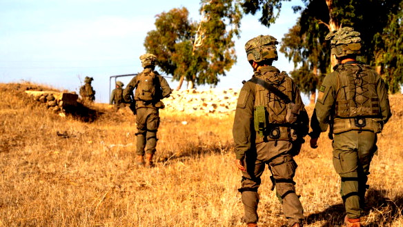 "معاريف" عن مصدر عسكري إسرائيلي: لن نتدخل بحياة سكان سوريا ولا ننوي الصراع معهم